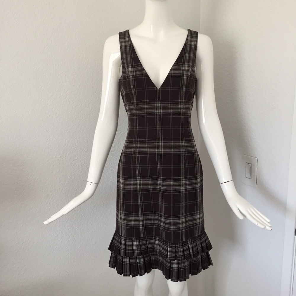 Bebe double v flounce hem dress